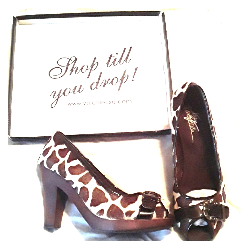 NIB Very Volatile Peeptoe Animal Print Heels